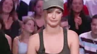 Eylem için lexbiyen sikis Grup oral seks Roxy Rockat