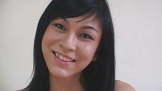Onu kedi ile olgun lezbiyen sikişi oynuyor